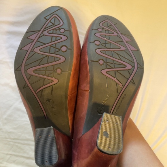 Earthies Red Heels - Picture 5 of 5